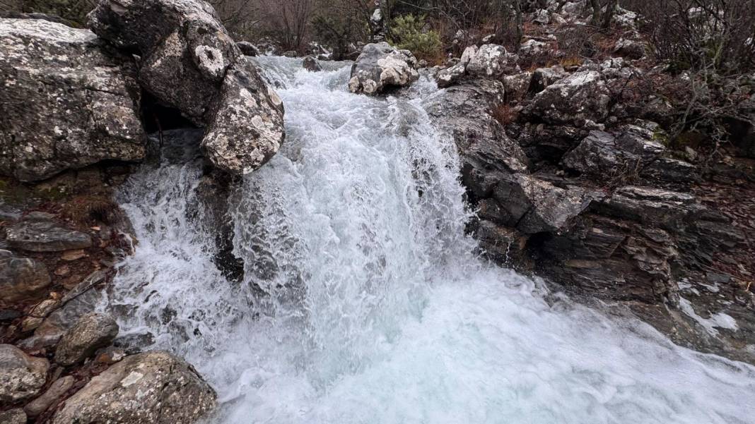 Konya’nın bereket sevinci yaşanan ilçesinde dere coştu 10